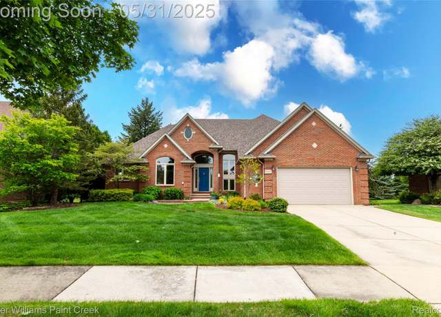 Property at 40637 Riverbend Dr, Sterling Heights, MI 48310, 4 beds, 2.5 baths