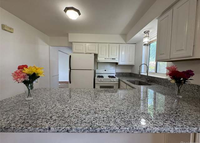 Property at 29318 Orvylle Dr, Warren, MI 48092, 4 beds, 2.5 baths