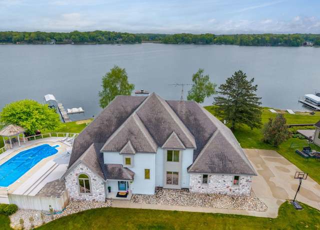 Property at 10860 Apple Ct, Stanwood, MI 49346, 4 beds, 3.5 baths