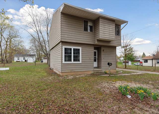 Property at 811 Howell Ave, Adrian, MI 49221, 4 beds, 1.5 baths