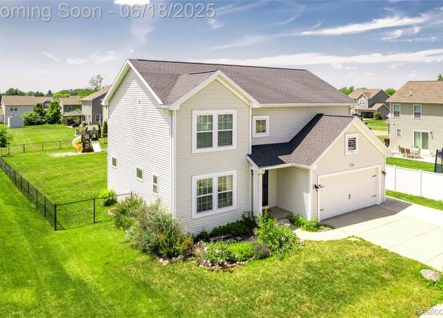 Property at 3560 Amber Oaks Dr, Howell, MI 48855, 4 beds, 2.5 baths
