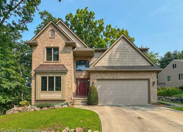 Property at 208 Cloverport Ave, Rochester Hills, MI 48307, 5 beds, 3.5 baths
