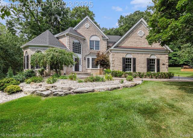 Property at 431 Timber Ridge Dr, Highland Charter Township, MI 48357, 3 beds, 3.5 baths