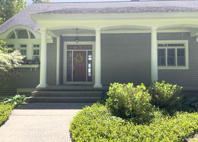 Property at 15432 Leonard Rd, Spring Lake, MI 49456, 4 beds, 3.5 baths