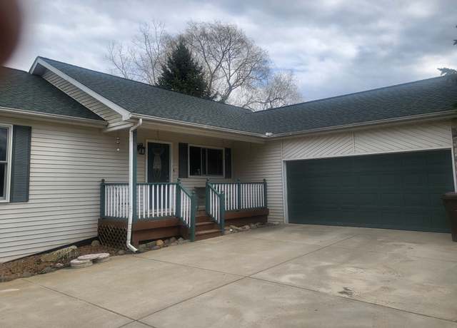 Property at 4220 Happy Hollow Ln, Howell, MI 48855, 3 beds, 2 baths