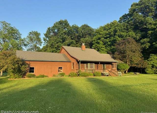 Property at 1955 Misty Meadow Ln, Lapeer, MI 48446, 3 beds, 3 baths