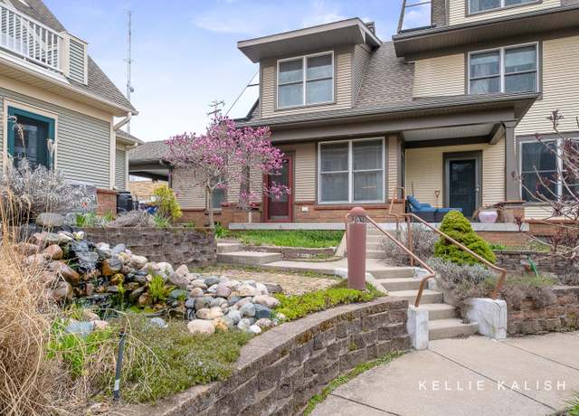 Property at 814 Livingston Ave NE, Grand Rapids, MI 49503, 3 beds, 3 baths