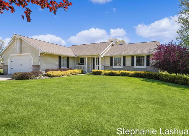 Property at 8740 Pleasant Meadows Dr NE, Rockford, MI 49341, 5 beds, 3.5 baths