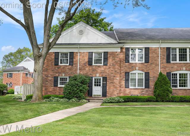Property at 1360 Trailwood Path, Bloomfield Hills, MI 48301, 3 beds, 2.5 baths