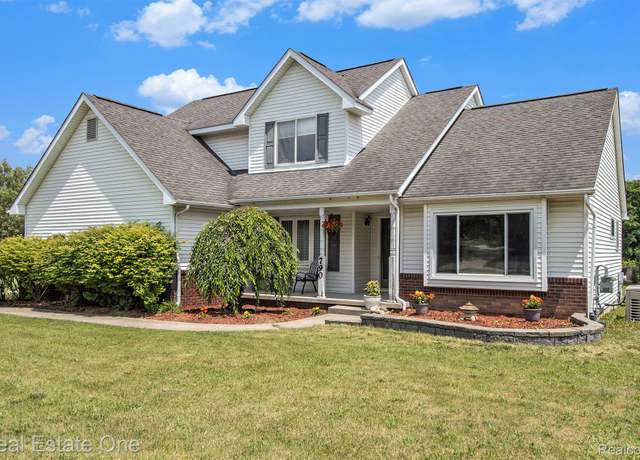 Property at 790 Vivian Ln, Oxford, MI 48371, 3 beds, 2.5 baths