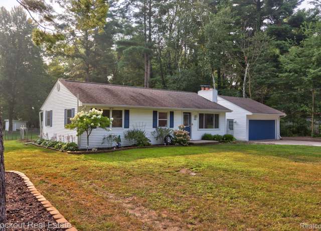Property at 3321 S Airport Rd, Bridgeport Charter Township, MI 48722, 3 beds, 1.5 baths