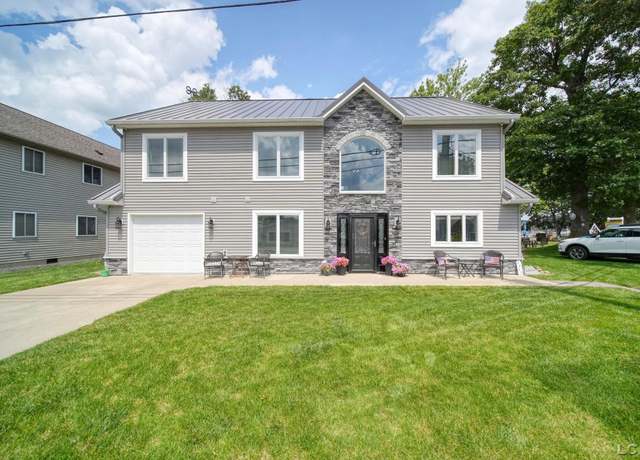 Property at 2892 Round Lake Hwy, Rollin Township, MI 49253, 6 beds, 3.5 baths