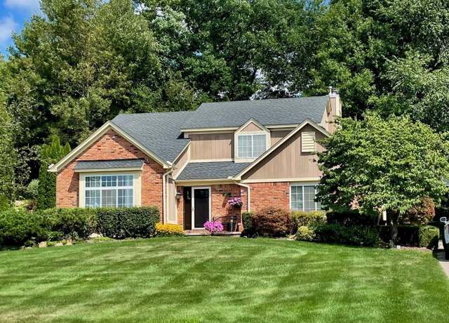 Property at 427 Rosario Ln, Oakland Charter Township, MI 48386, 4 beds, 2.5 baths