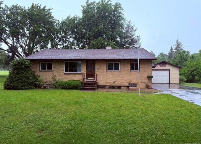 Property at 906 W Burnside St, Caro, MI 48723, 3 beds, 1 bath