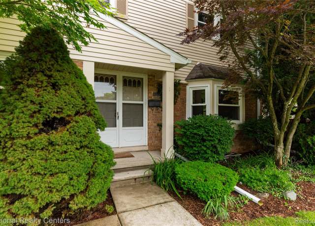 Property at 5107 Buckingham Place Pl, Troy, MI 48098, 3 beds, 2.5 baths