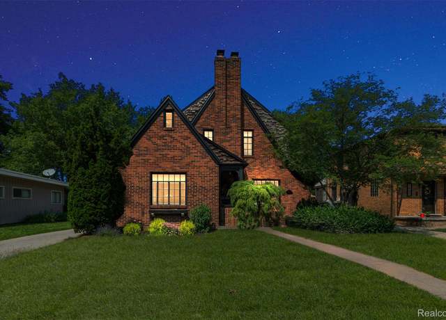 Property at 132 Illinois Ave, Pontiac, MI 48341, 3 beds, 2 baths