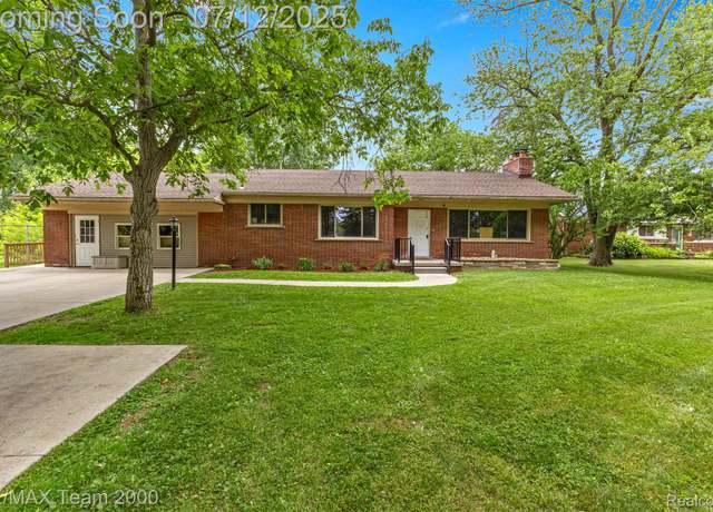 Property at 27055 Ann Arbor Trl, Dearborn Heights, MI 48127, 2 beds, 2.5 baths