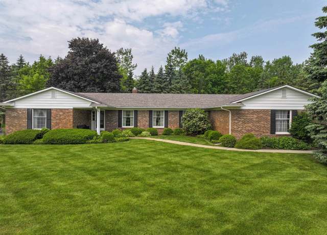 Property at 9374 Oakmont Dr, Grand Blanc, MI 48439, 3 beds, 2.5 baths