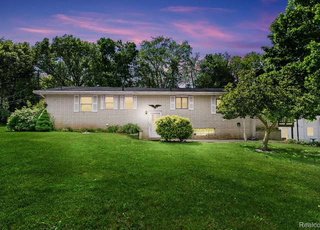 Property at 7109 Lake Shore Dr, Chelsea, MI 48118, 3 beds, 3 baths