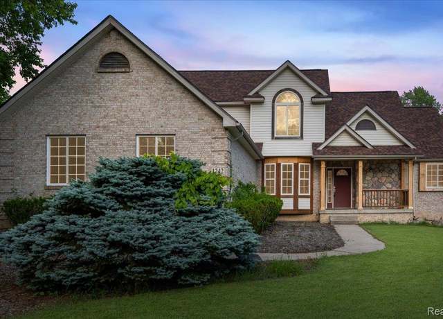 Property at 1242 Meadowbrook Ct, Oxford, MI 48371, 4 beds, 3.5 baths