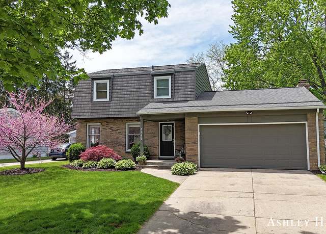 Property at 1045 N Hampton Dr NE, Grand Rapids, MI 49505, 3 beds, 2 baths