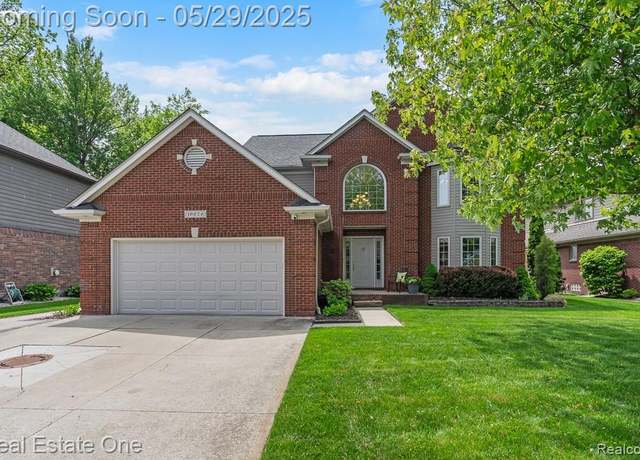 Property at 19828 Gloria Dr, Macomb, MI 48044, 4 beds, 2.5 baths