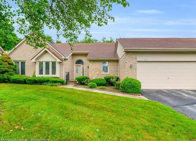 Property at 5348 Fairway Ct, West Bloomfield, MI 48323, 3 beds, 2 baths