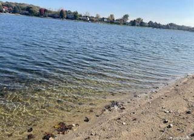 Property at 758 Bay Pointe Dr, Oxford, MI 48371