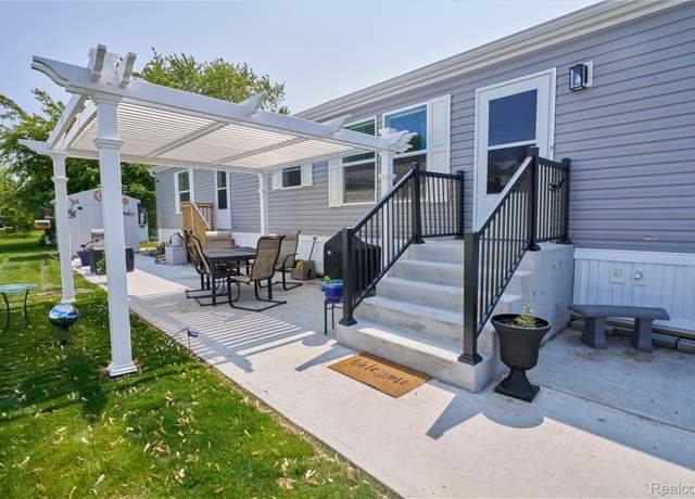Property at 11354 Greenfield Dr, Galesburg, MI 49053, 3 beds, 2 baths