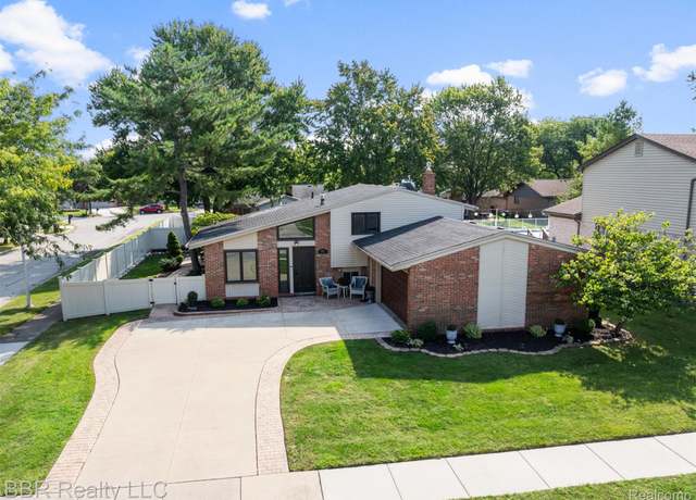 Property at 4645 Forest Ln, Trenton, MI 48183, 4 beds, 3 baths