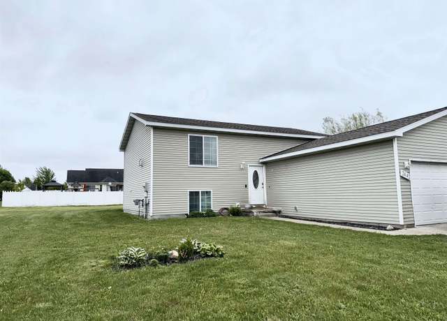 Property at 2442 Joseph Dr, Mt Pleasant, MI 48858, 3 beds, 2.5 baths