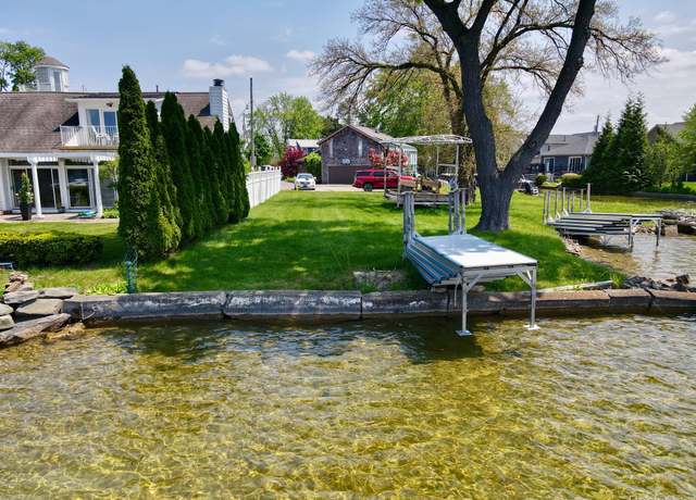 Property at 1384 Rossdale Dr, Waterford, MI 48328