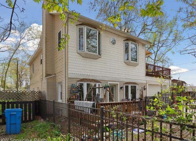 Property at 1735 Wickham, Commerce Twp, MI 48382, 4 beds, 3 baths