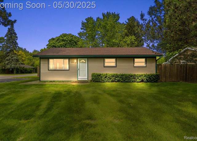 Property at 3500 Emmons Ave, Rochester Hills, MI 48307, 3 beds, 1 bath