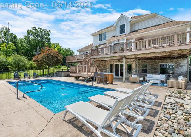 Property at 1401 Oklahoma St Oklahoma St, Waterford, MI 48327, 4 beds, 4 baths