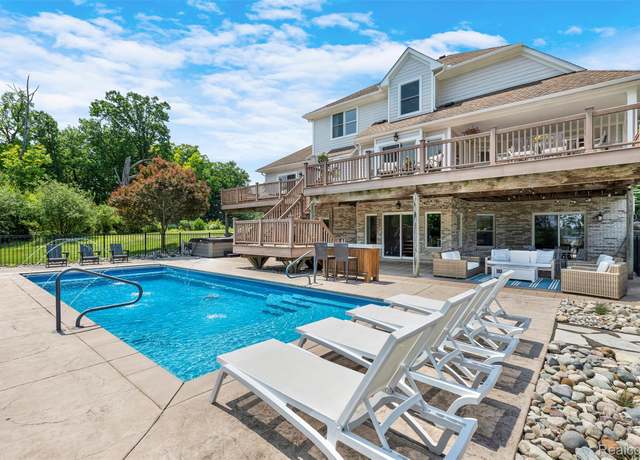 Property at 1401 Oklahoma St Oklahoma St, Waterford, MI 48327, 4 beds, 4 baths