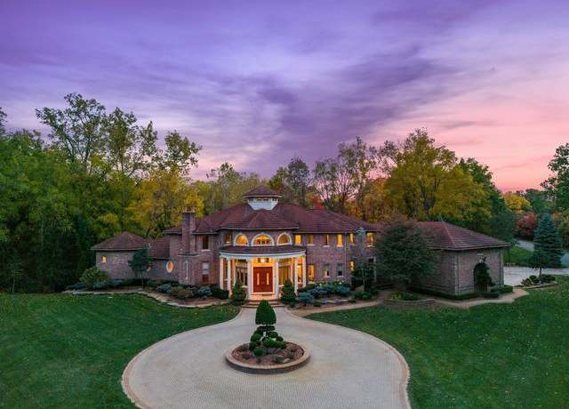 Property at 255 Camelot Way, Rochester, MI 48306, 5 beds, 7.5 baths