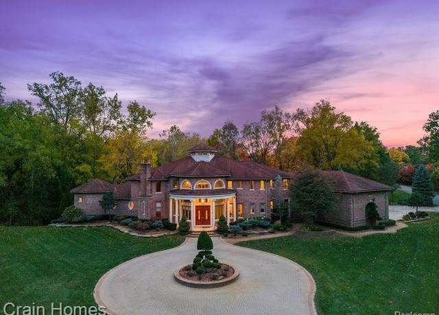 Property at 255 Camelot Way, Rochester, MI 48306, 5 beds, 7.5 baths