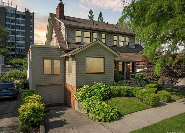 Property at 29 Superior Blvd, Wyandotte, MI 48192, 5 beds, 4 baths