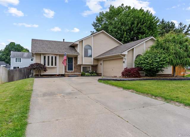 Property at 4167 Sunburst Ave, Waterford, MI 48329, 4 beds, 2 baths