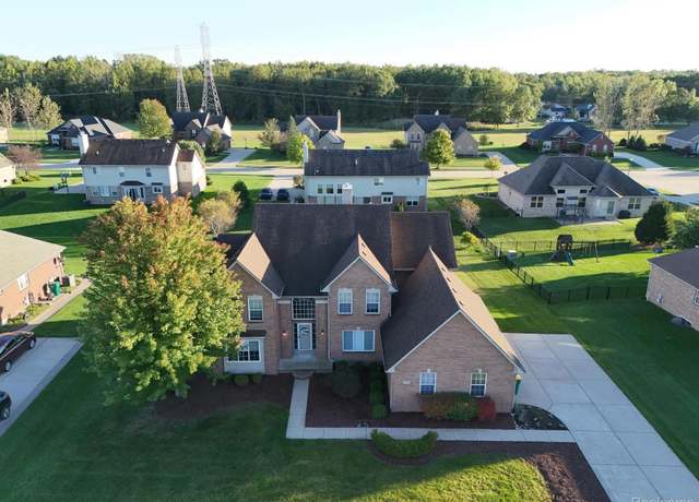 Property at 27299 Jessica Ln, Flat Rock, MI 48134, 4 beds, 2.5 baths