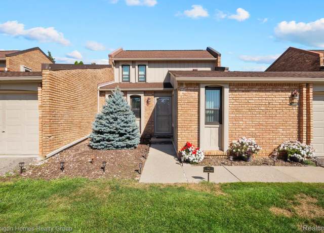 Property at 3009 Moon Lake Dr, West Bloomfield Charter Township, MI 48323, 3 beds, 2 baths