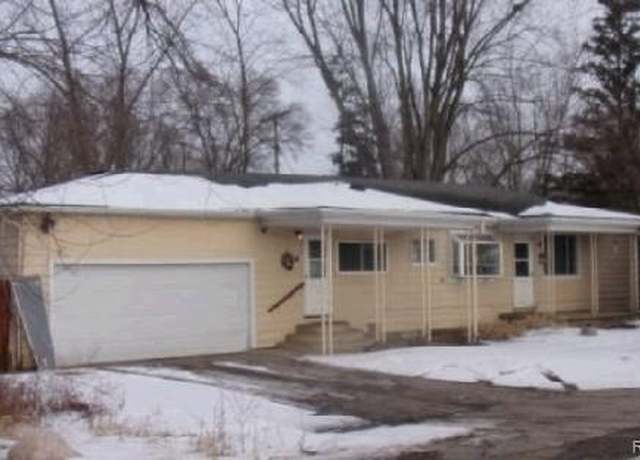 Property at 3302 Newton Rd, Commerce Charter Township, MI 48382, 3 beds, 1.5 baths