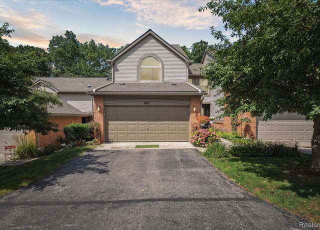 Property at 840 Woodridge Hills Dr, Brighton, MI 48116, 2 beds, 2.5 baths