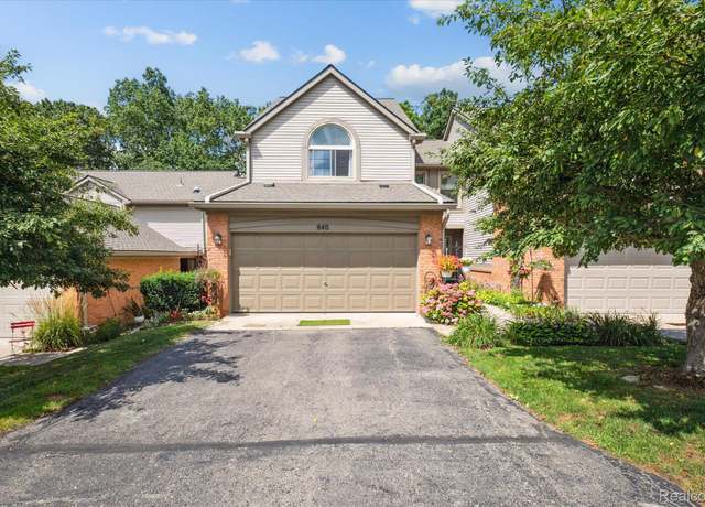 Property at 840 Woodridge Hills Dr, Brighton, MI 48116, 2 beds, 2.5 baths