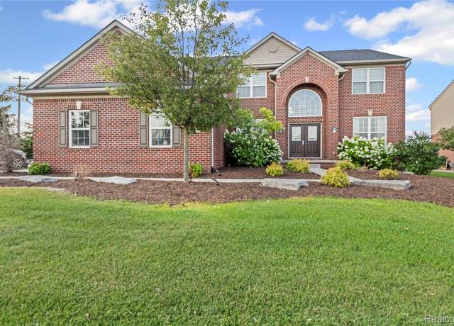 Property at 1917 Ravenhill Dr, Sterling Heights, MI 48314, 4 beds, 2.5 baths
