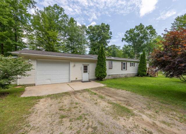 Property at 5450 Highland Dr, Mecosta, MI 49332, 2 beds, 2 baths