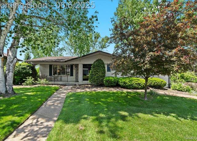 Property at 8876 Sandy Crest Dr, White Lake, MI 48386, 3 beds, 2.5 baths