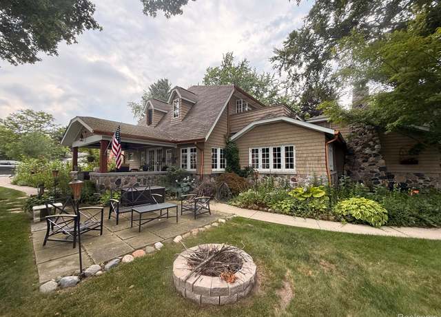 Property at 7086 Lakeview Dr, Lexington, MI 48450, 3 beds, 2 baths