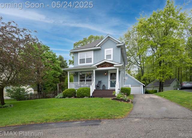 Property at 376 Chalmers Ln, Howell, MI 48843, 3 beds, 1.5 baths